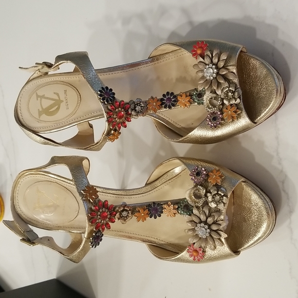 Vince camuto sandals - Picture 1 of 6